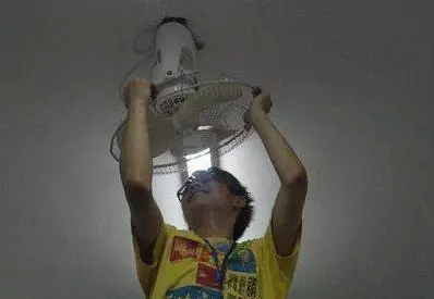 婆婆教我一個土招,吊扇1整年都不用抹,持久不長灰塵,太實用了