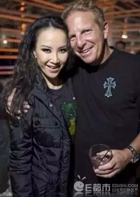 李玟嫁20億老公後,2個女兒曝光了!想不到2個都美成這樣!但她的女兒卻這樣對自己的媽媽!