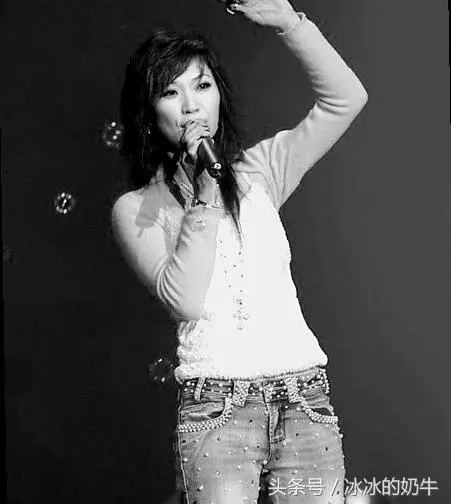 一曲成名,剛要紅就遭遇不幸,婚禮前突然得病,34歲遺憾去世…