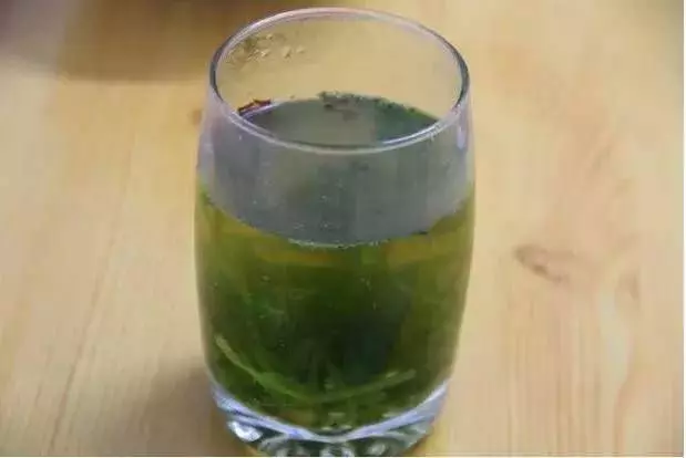 用香菜煮水喝,功效非常多,大人小孩都能喝