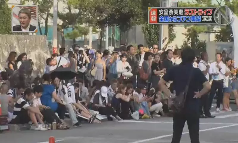 最糗放送事故!日記者用手機轉播 私訊狂彈出「全國都看光」慘被切畫面