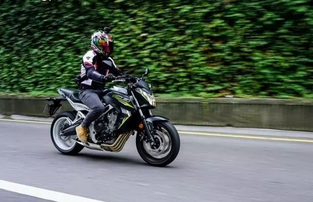 不再苦等CB650R,這台國內有售的CB650F圓你本田四缸CB夢!