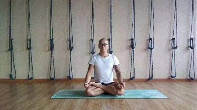 蓮花坐姿,為什麼你的髖關節、膝蓋和腳踝會疼?