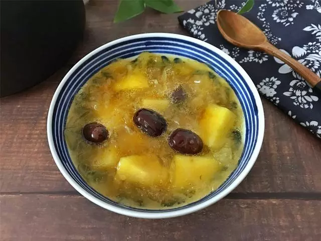 冬天要多給家人煮這甜羹,暖胃潤肺,每天一碗,大冷天也有好氣色