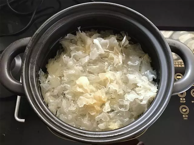 冬天要多給家人煮這甜羹,暖胃潤肺,每天一碗,大冷天也有好氣色