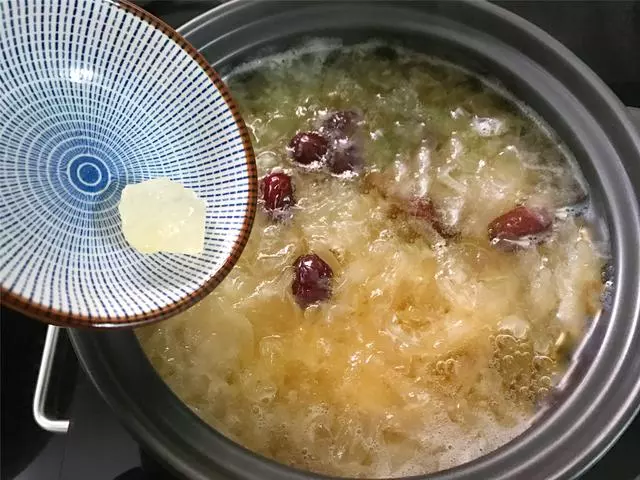 冬天要多給家人煮這甜羹,暖胃潤肺,每天一碗,大冷天也有好氣色