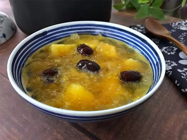 冬天要多給家人煮這甜羹,暖胃潤肺,每天一碗,大冷天也有好氣色