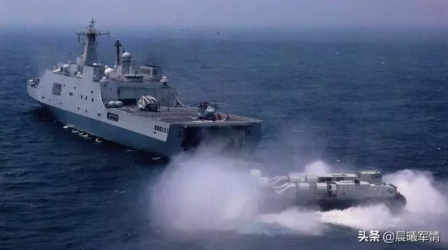 我軍兩棲投送能力今非昔比,彈丸小島一波就能上岸