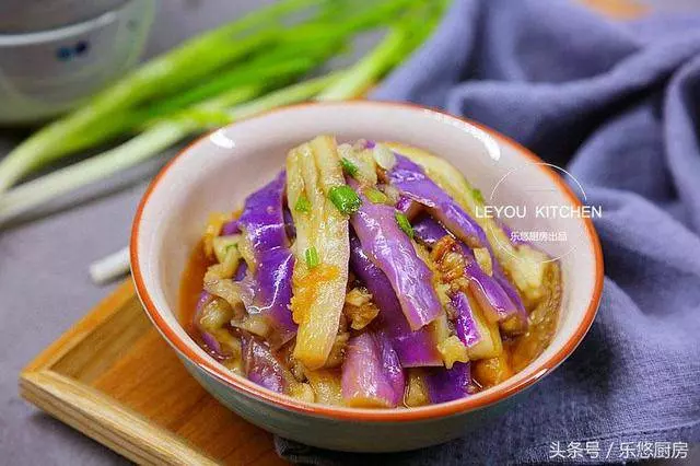 《蒸茄子不變色,營養一定好》茄子這樣做,沒放油,吃著清爽美味!