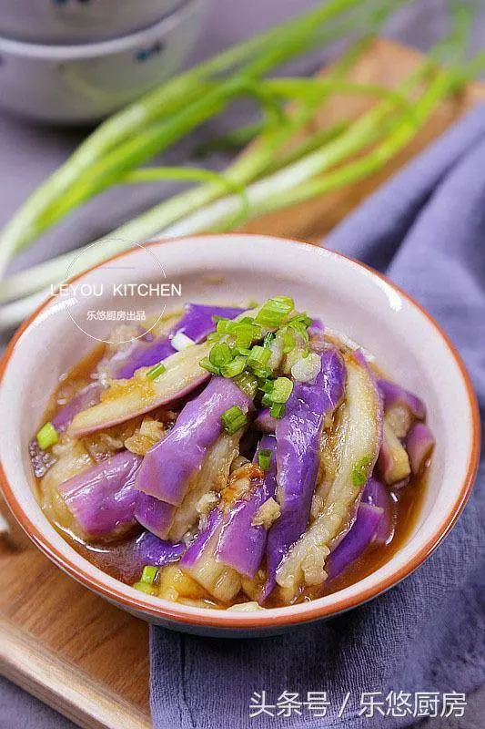 《蒸茄子不變色,營養一定好》茄子這樣做,沒放油,吃著清爽美味!