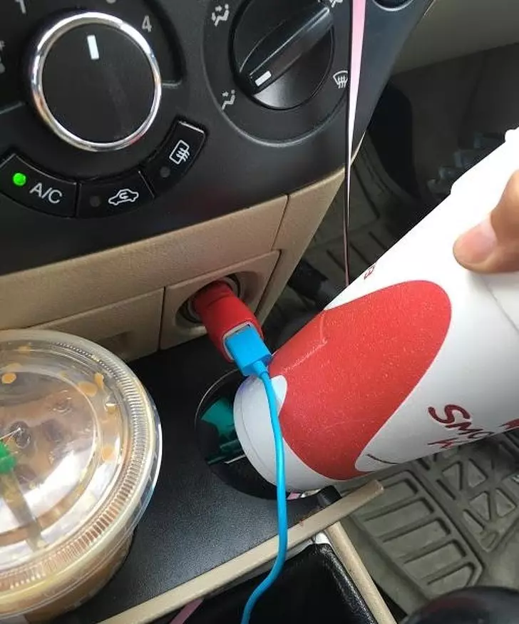 8個「糗到哭爹喊娘」的尷尬故事 衝進店裡把店員飲料喝光是哪招!