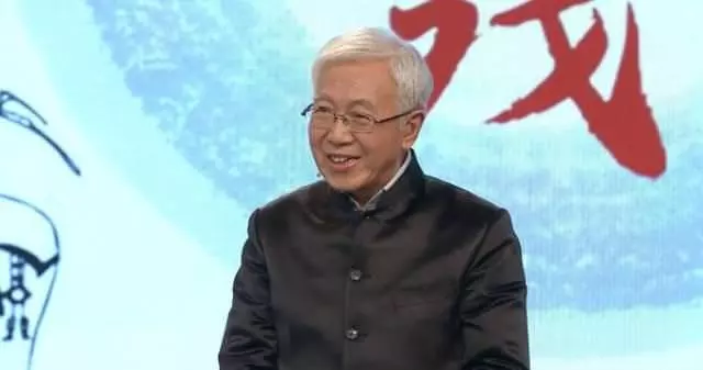 80歲教授原本全身都是病,這個健身術讓他身體更健康,每天堅持1分鐘,經絡暢通,減少膝關節疼痛,增強肺活量
