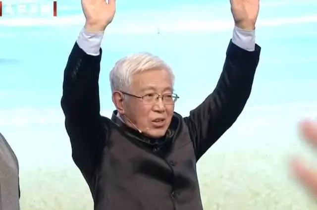 80歲教授原本全身都是病,這個健身術讓他身體更健康,每天堅持1分鐘,經絡暢通,減少膝關節疼痛,增強肺活量
