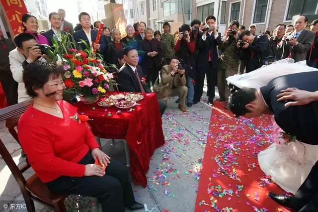 婆婆總偷著給小姑子錢,我賭氣鬧離婚,小姑子說句話,我無地自容
