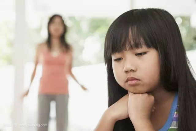 我苦口婆心讓女兒財不露富的道理,她說我冥頑不靈