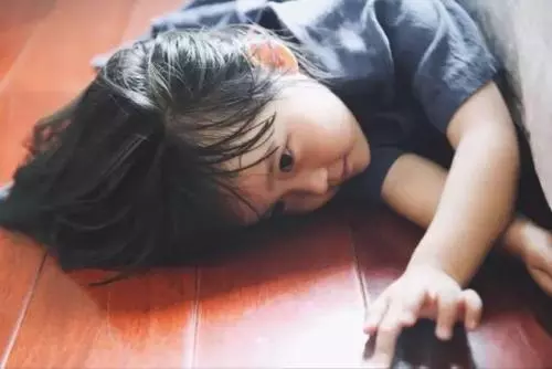 我苦口婆心讓女兒財不露富的道理,她說我冥頑不靈