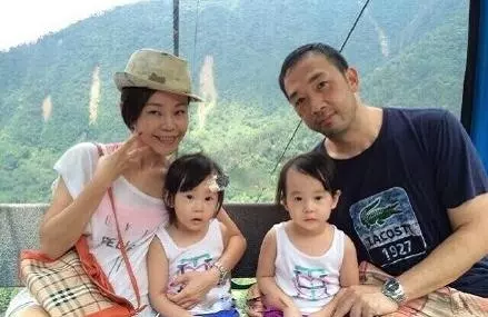 彭佳慧終於承認離婚事實「12年婚姻沒了」!坦言唱這首《走在紅毯那一天》有離婚魔咒!粉絲超心疼「不要再唱了」!