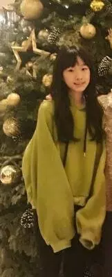 小S闔家跨年,三個女兒整容式長開美炸天,網友:高級臉!