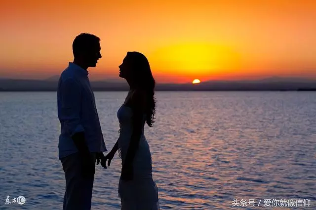 婆婆生病,我帶五千交住院費,聽到他們的對話,我嚇得收回銀行卡