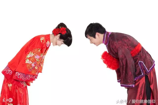 婆婆生病,我帶五千交住院費,聽到他們的對話,我嚇得收回銀行卡