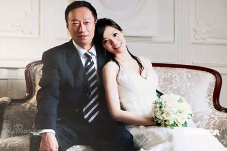曾馨瑩怒嗆郭台銘「你大聲什麼」!郭董嚇一大跳!她嫁入豪門9年生活,讓人驚訝不已!