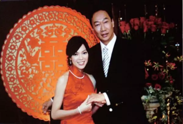 曾馨瑩怒嗆郭台銘「你大聲什麼」!郭董嚇一大跳!她嫁入豪門9年生活,讓人驚訝不已!