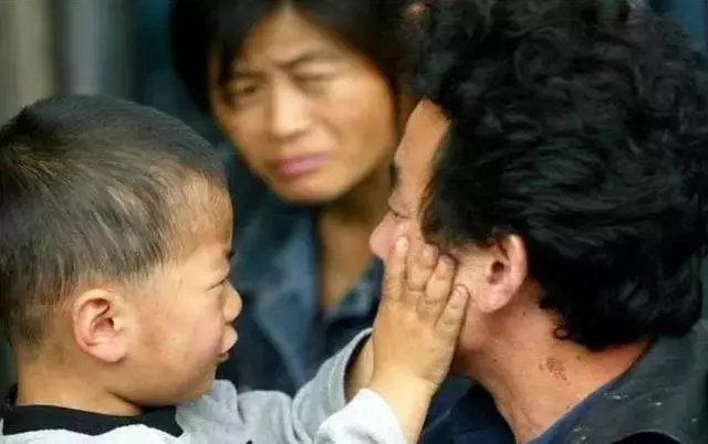 小姑子生病,婆婆向我借十萬,聽到婆婆和小姑子對話,我又加三萬