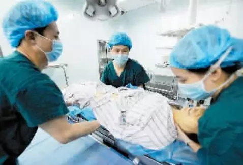 46歲女子泡腳猝死,醫生提醒:熱水泡腳雖好,這9類人一定不能泡!