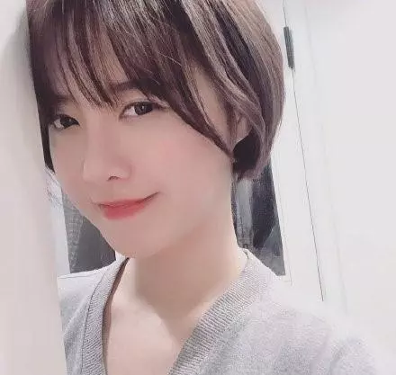具惠善曬出一組短髮自拍照,少女感爆棚的具大人超級童顏啊驚艷50萬人