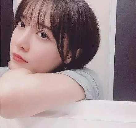 具惠善曬出一組短髮自拍照,少女感爆棚的具大人超級童顏啊驚艷50萬人