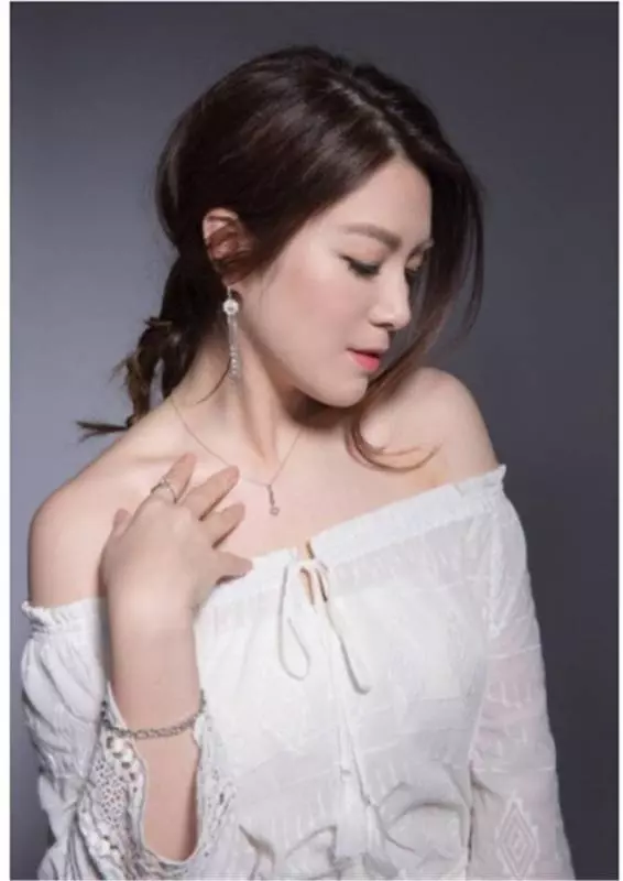 曾與郭富城傳緋聞,如今嫁富豪郎才女貌,170萬鑽戒更是閃瞎眼
