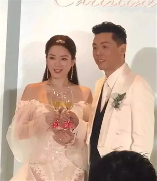 曾與郭富城傳緋聞,如今嫁富豪郎才女貌,170萬鑽戒更是閃瞎眼