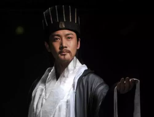 「諸葛亮」每次打仗都要「坐椅子」,並不是腿不好,實在是太聰明!