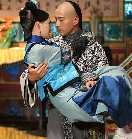 45歲劉愷威的近照,離婚之後風格大變,恐怕楊冪都不認識了!