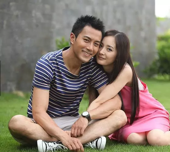 45歲劉愷威的近照,離婚之後風格大變,恐怕楊冪都不認識了!
