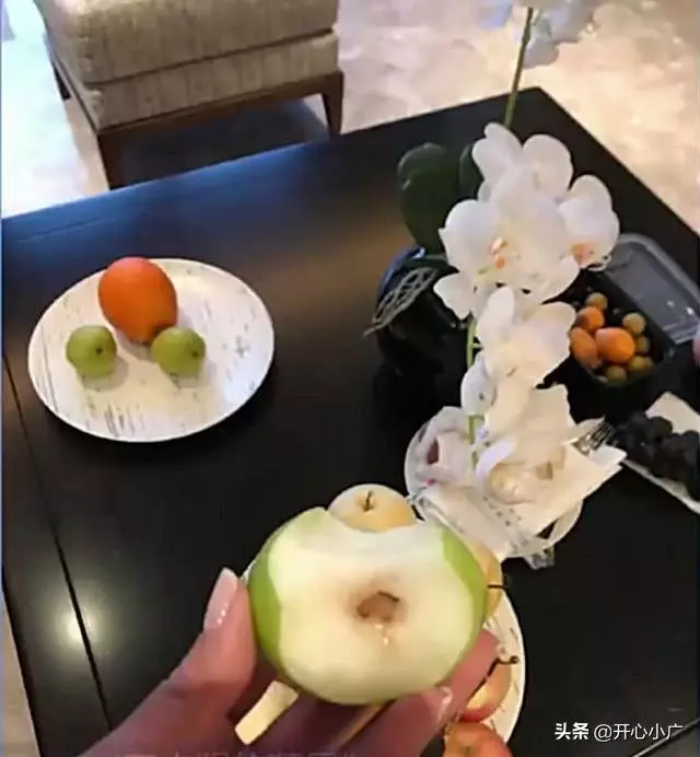 劉詩詩懷孕後,吳奇隆前妻曬出一張照片,網友紛紛為她點贊!