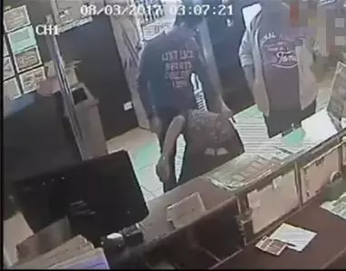 帶女友出門的朋友們注意了!被人調戲女朋友居然還遭圍毆,男子為何如此倒黴?