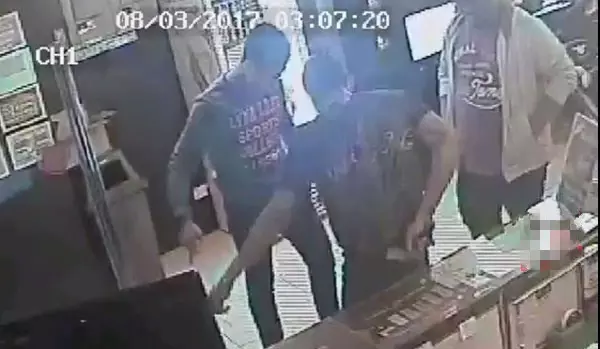 帶女友出門的朋友們注意了!被人調戲女朋友居然還遭圍毆,男子為何如此倒黴?