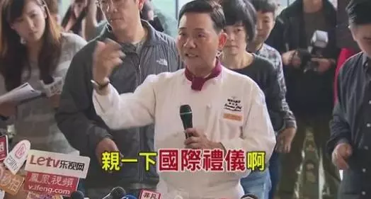 阿基師多前被爆「摩鐵偷腥」,網友再見到本人:打…打雜小弟?