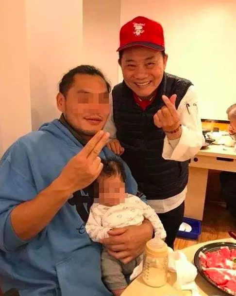 阿基師多前被爆「摩鐵偷腥」,網友再見到本人:打…打雜小弟?