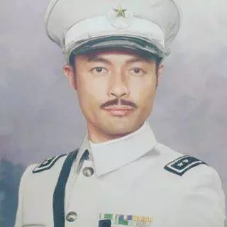 他是《大帥哥》里的李細龜,沒想到他的妻子竟長得這麼美,兒子還長得這麼帥,網友: 難怪把她們隱藏起來