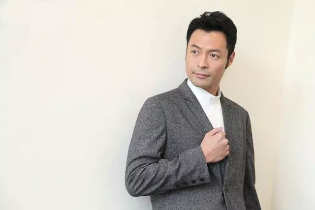 他是《大帥哥》里的李細龜,沒想到他的妻子竟長得這麼美,兒子還長得這麼帥,網友: 難怪把她們隱藏起來