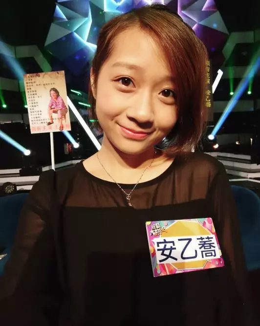 《海角七號》大大長大了!經典「電梯哼歌戲」爆紅 叛逆少女變「23歲甜美電眼女大生」正翻❤