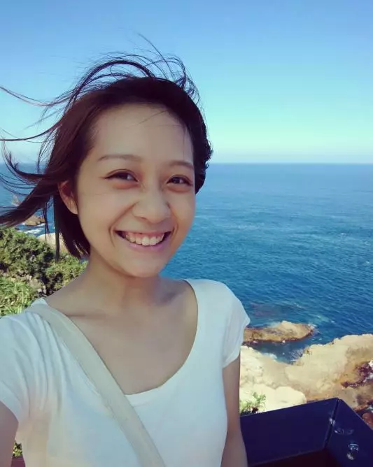 《海角七號》大大長大了!經典「電梯哼歌戲」爆紅 叛逆少女變「23歲甜美電眼女大生」正翻❤