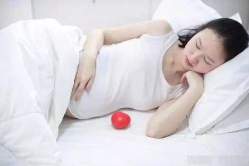 小姑子未婚先孕,全家成了笑柄,三年後門口來輛豪車,全家傻住