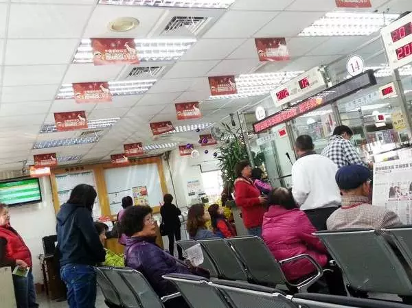 兒子亂抽郵局號碼牌「霸氣媽媽這樣教」 他親眼看著小孩自己把問題解決掉