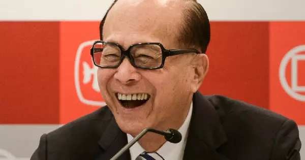 李嘉誠:「什麼錢越花賺越多,越省卻越貧窮?」