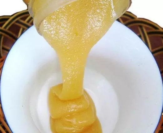 蜂蜜直接沖水喝就是浪費!教你正確喝蜂蜜的訣竅,通便排毒效果翻幾倍!