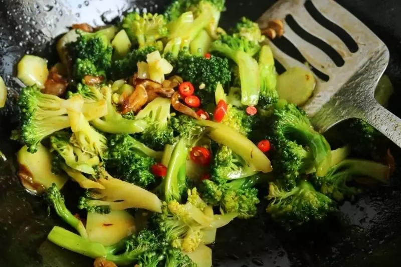 【熗拌西蘭花】西蘭花這樣做又脆又好吃,還特入味,5分鐘出鍋,營養不流失