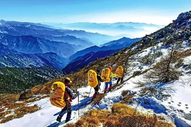 秦嶺最深處,這座海拔最高小城,私藏一個靜美香格里拉,冬季賞雪